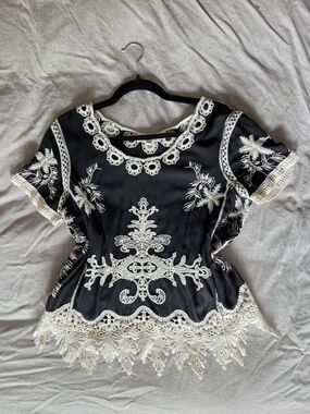 Anneliese Embroidered Black & Cream Lace Trim Women's Rayon Top, Size Medium